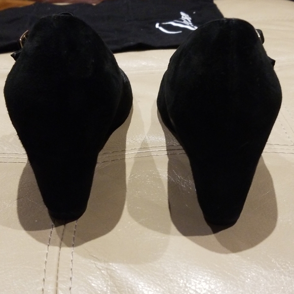 Delman black suede covered 3" wedge peep toes - Picture 4 of 5